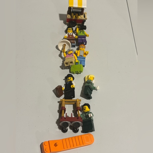 LEGO #10297 Boutique Hotel - Picture 2 of 11